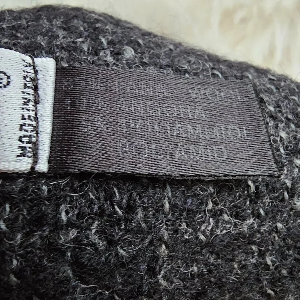 Dolce & Gabbana Women's Dark Gray Chunky Wool and Angora Knit Fringed Scarf - Picture 8 of 8